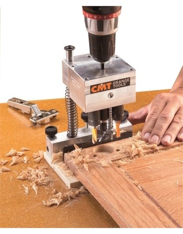 Sistema universale per la foratura di cerniere nelle dime CMT® Jigs di CMT