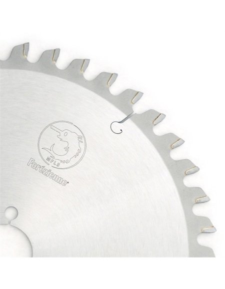 Lama circolare in metallo duro con denti a sgorbia negativi in Pannelli di FOREZIENNE MFLS