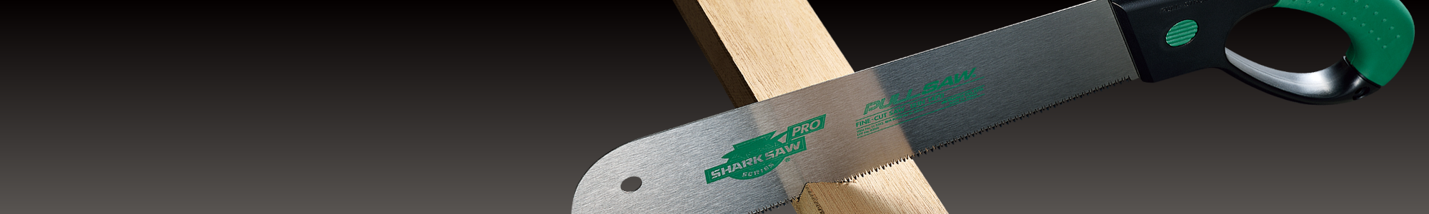 Exemple de coupe d'un pièce de bois avec scie TAKAGI Shark Saw