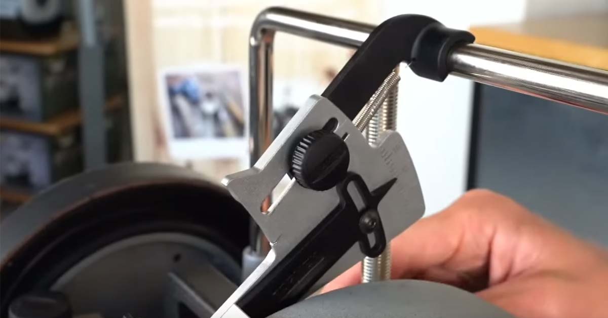 Réglage de l'angle parfait d'affûtage avec le KS-123 de Tormek, un accessoire simple et extrêmement pratique